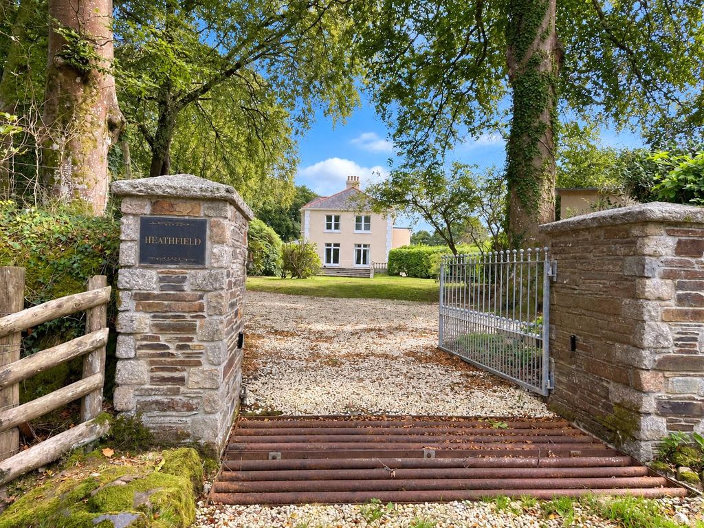 Property photo 1 of 27 Heathfield Drive
