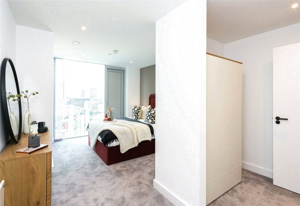 Property photo 3 of 23 Bankside