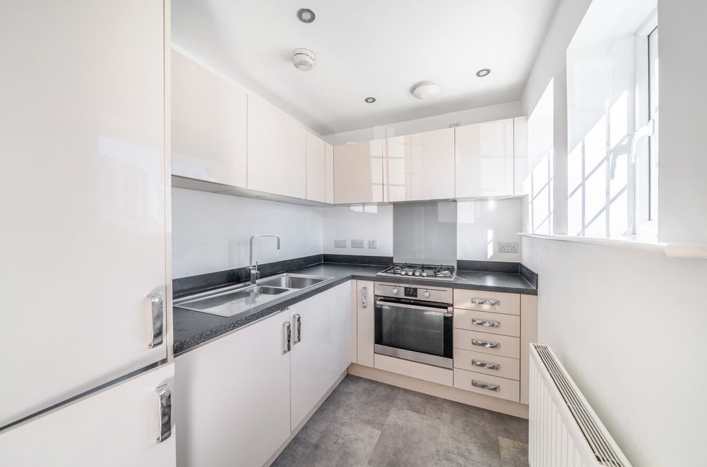 Property photo 2 of 10 1437059-7-69dcc77...