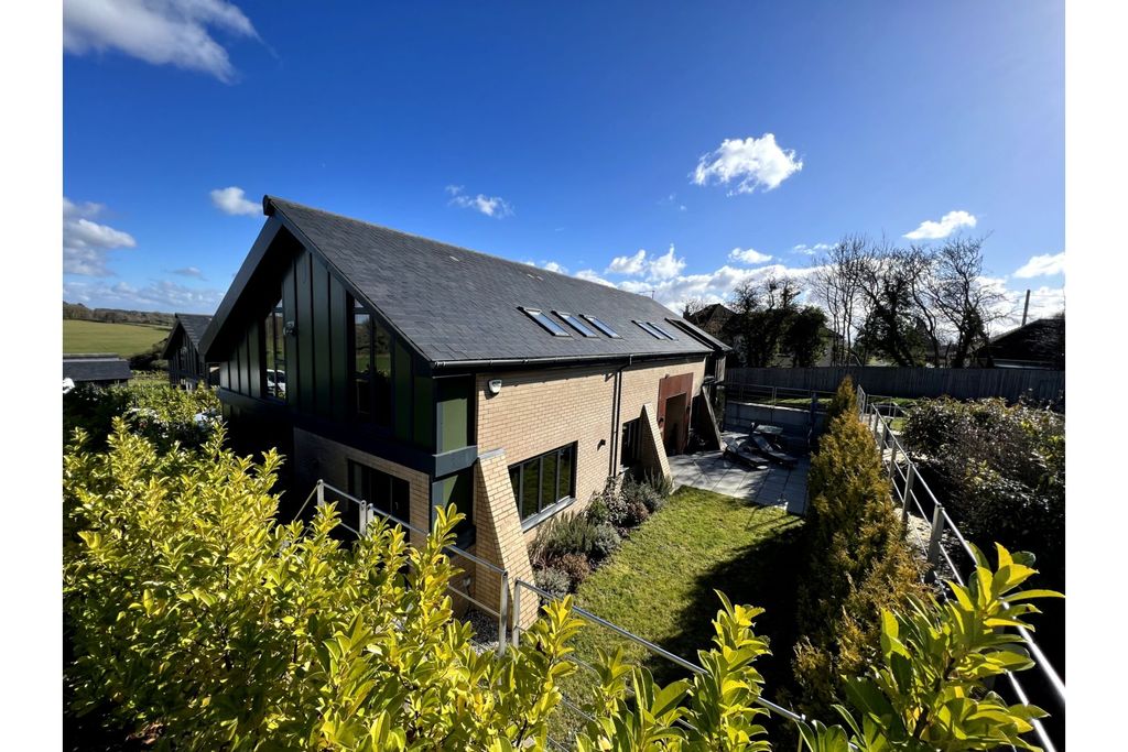 Property photo 1 of 31