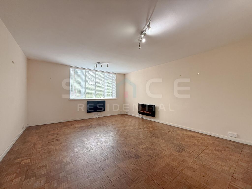 Property photo 1 of 11 Living Room