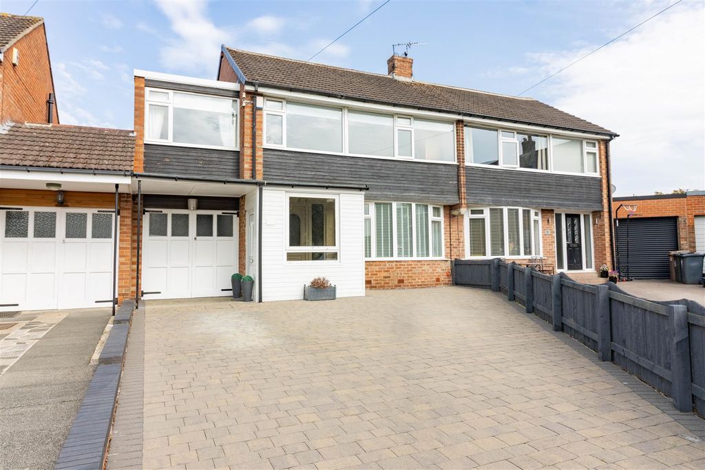 Property photo 1 of 16 Front External
