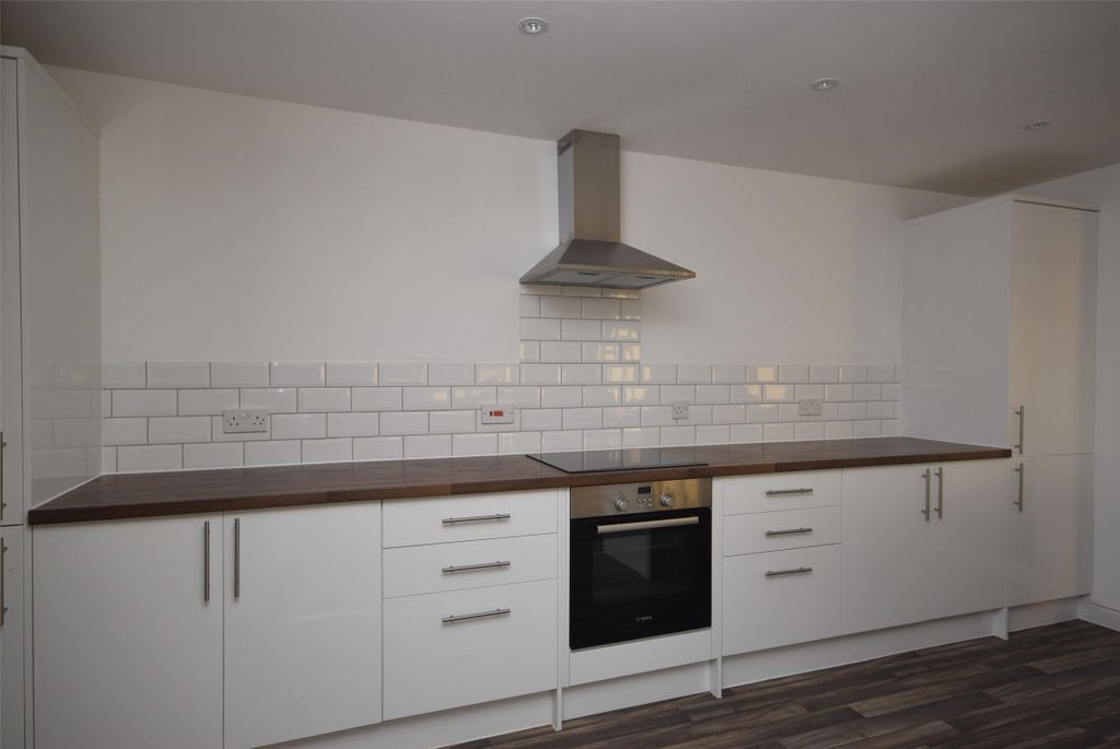 Property photo 3 of 11 Kitchen