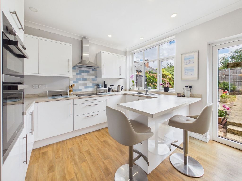 Property photo 2 of 16 Dining Kitchen