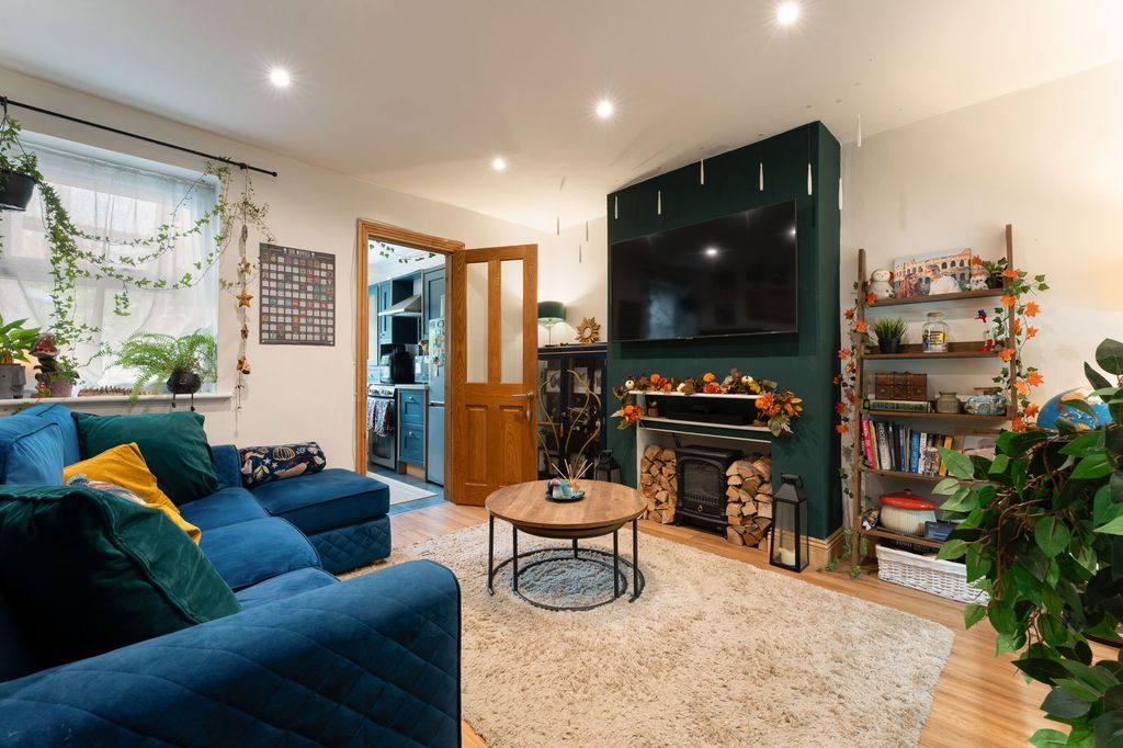 Property photo 2 of 16