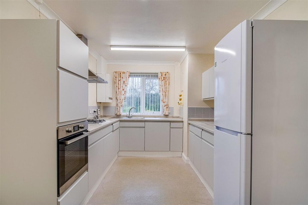 Property photo 3 of 8 Kitchen/Diner