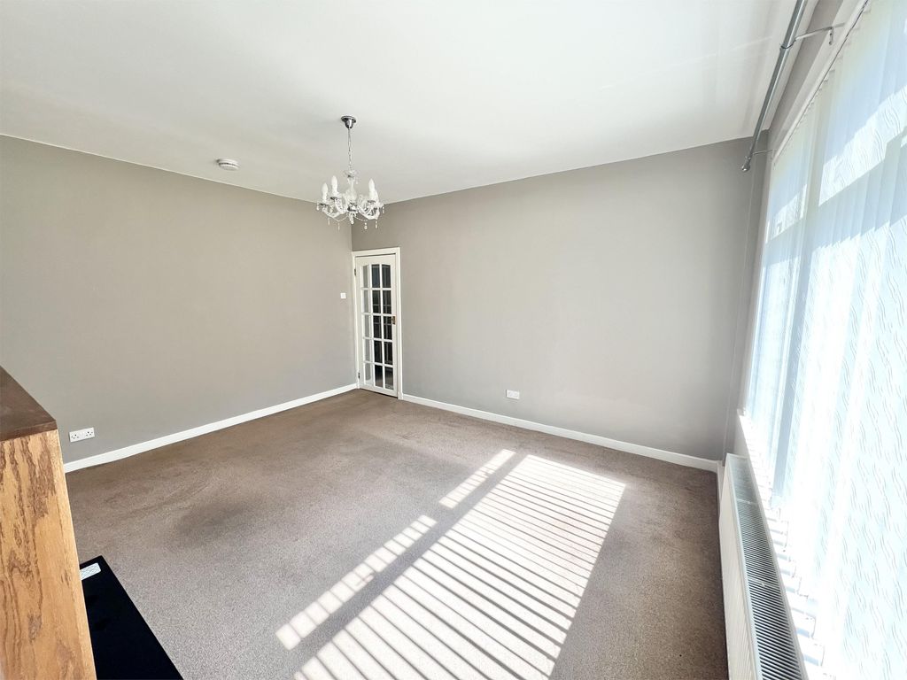 Property photo 3 of 25
