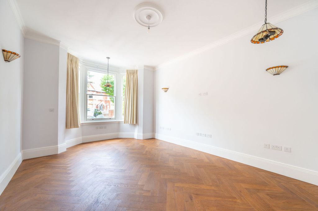 Property photo 1 of 18