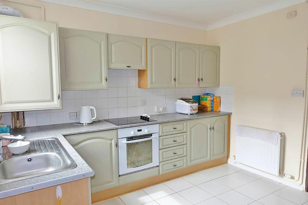 Property photo 2 of 9 Kitchen.Jpg