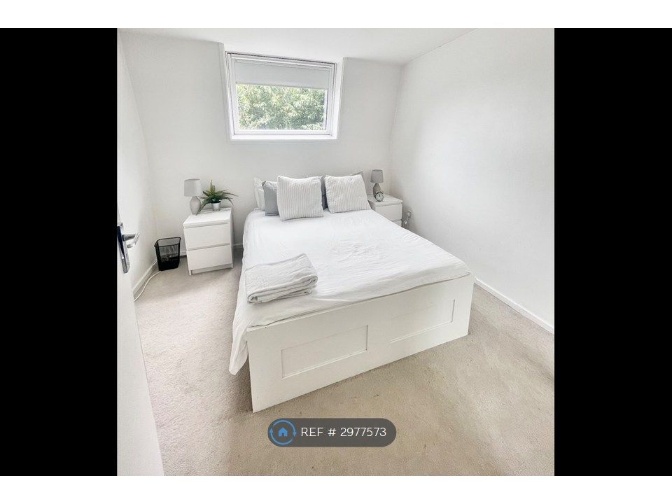Property photo 3 of 17 Bedroom 3
