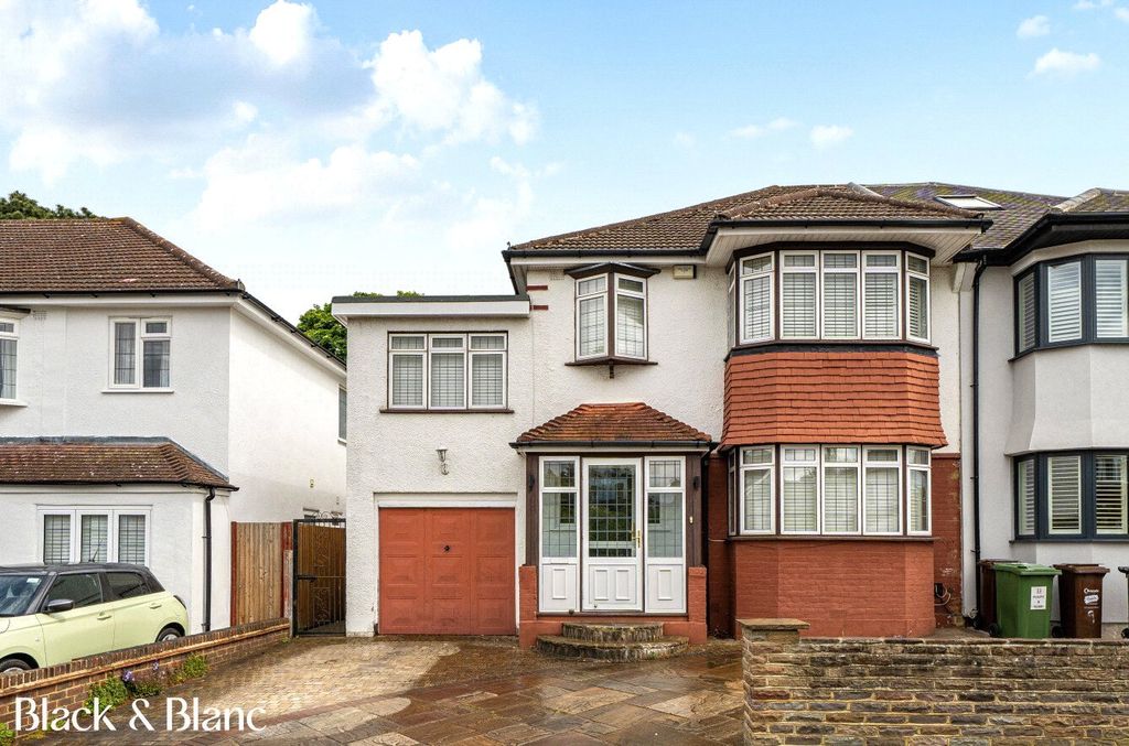 Property photo 1 of 16 External