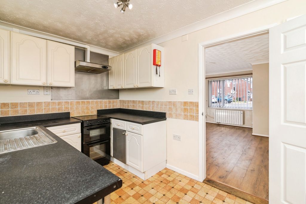 Property photo 3 of 16 Kitchen
