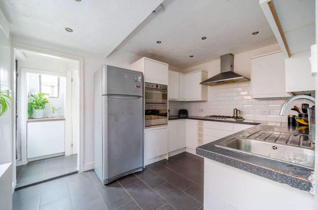 Property photo 2 of 17 1316285-11-68652B...