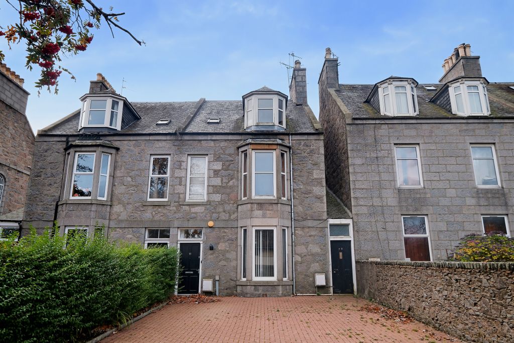 Property photo 1 of 32