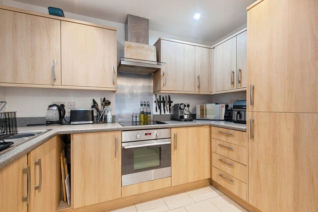 Property photo 2 of 33 Lounge/Kitchen