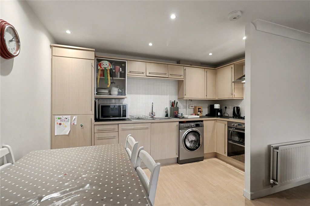 Property photo 2 of 9 Kitchen