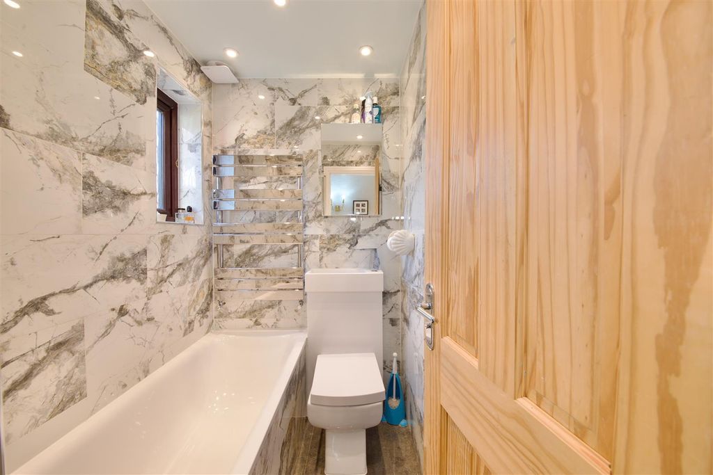 Additional image 19 of 4 bed property for saleWood Lane, Dagenham RM8