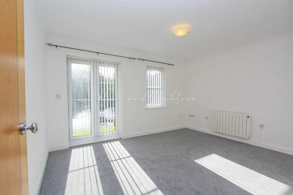 Apartment in Cardiff CF14, Thornhill - More