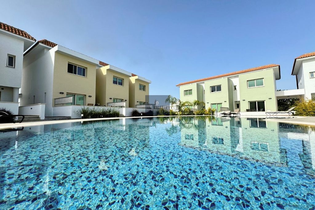 Property photo 2 of 24