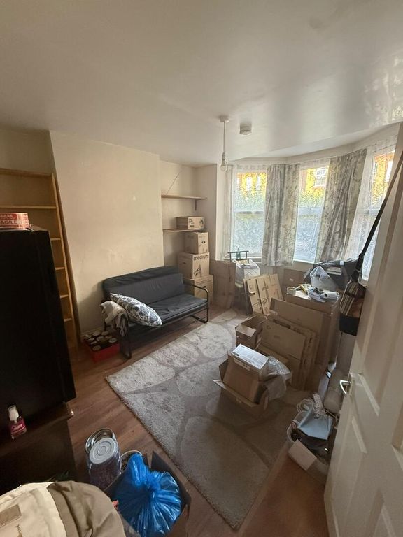 Property photo 1 of 6 Living Room