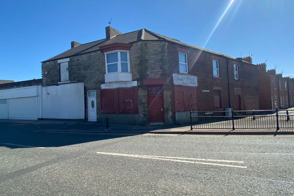 Property photo 1 of 6 Redworth Road - Front