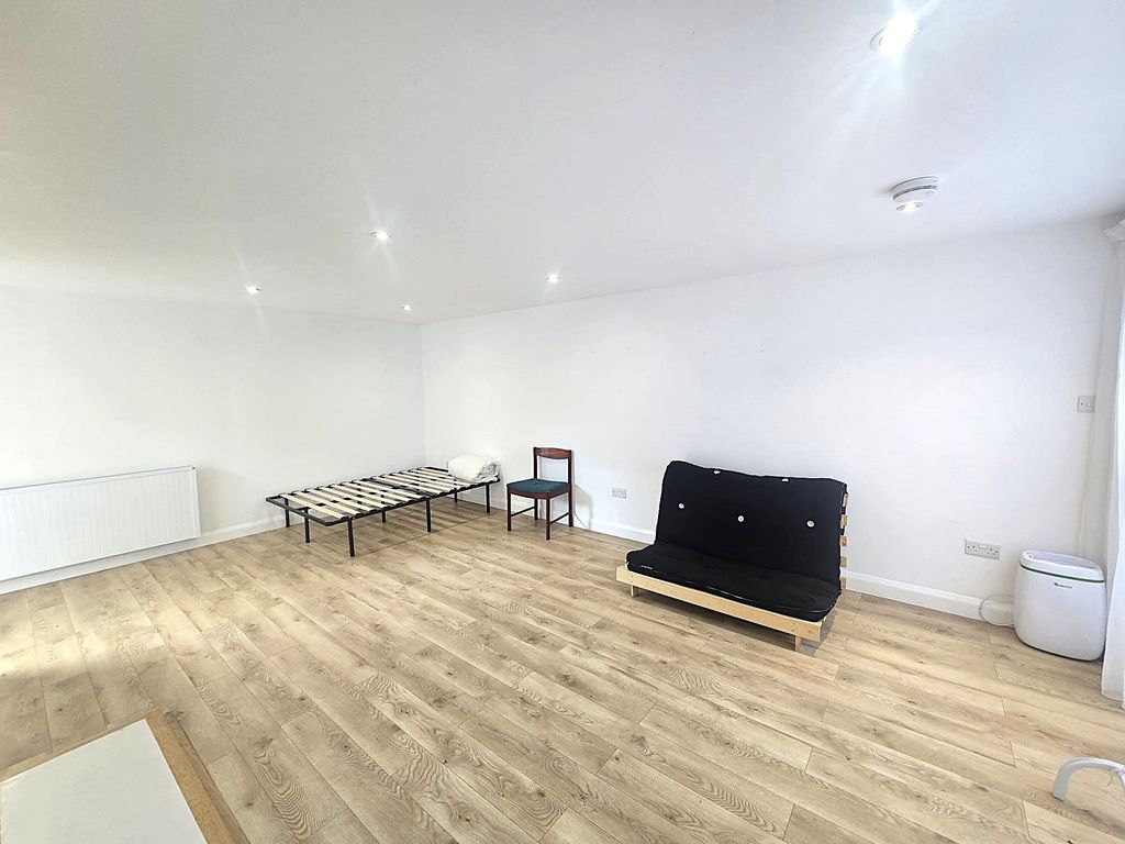 Property photo 3 of 9 Gallery