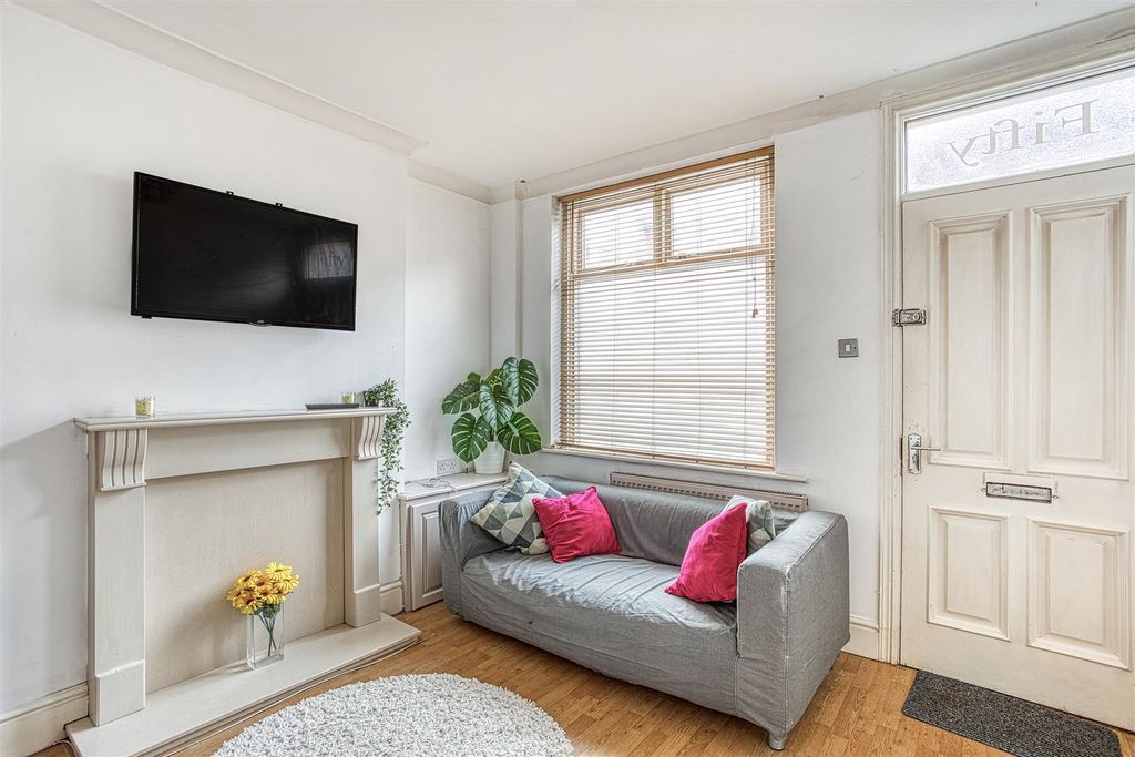 Property photo 3 of 11