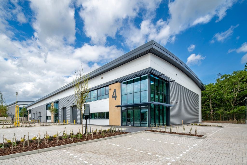 Property photo 3 of 33 Unit 4 - Front Aspect