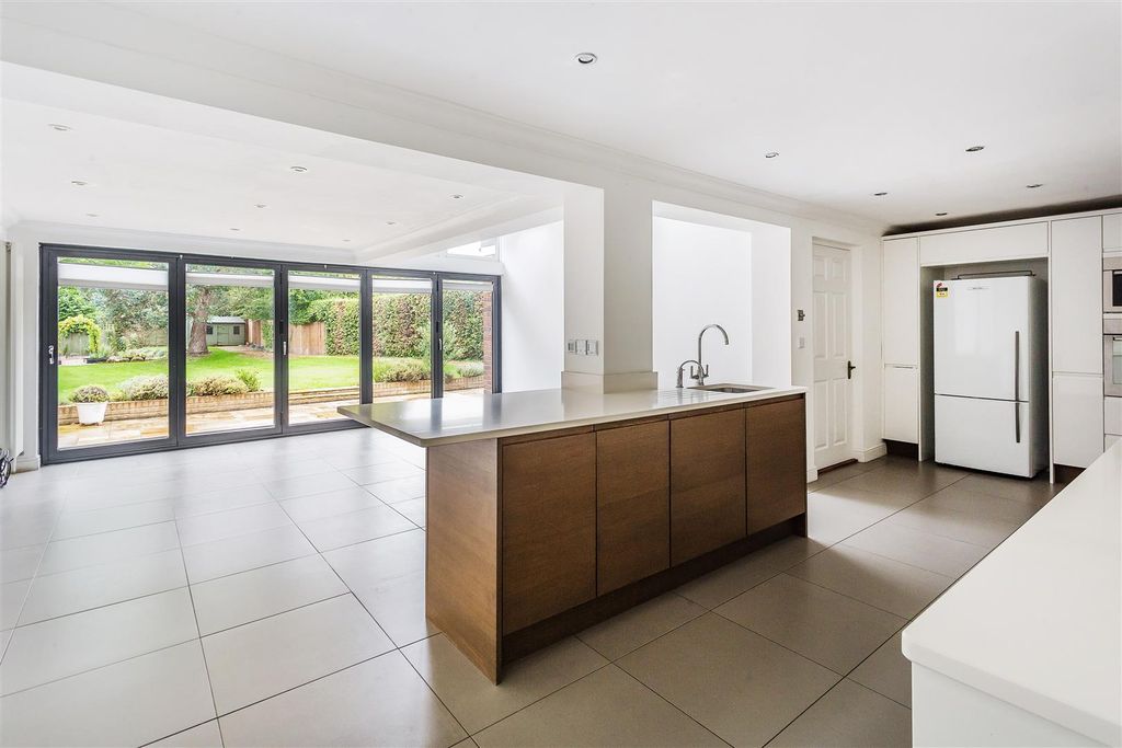 Property photo 2 of 23 16-Central-Way-4.Jpg