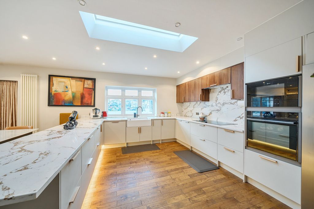 Property photo 3 of 21 1402048-7-69739d8...