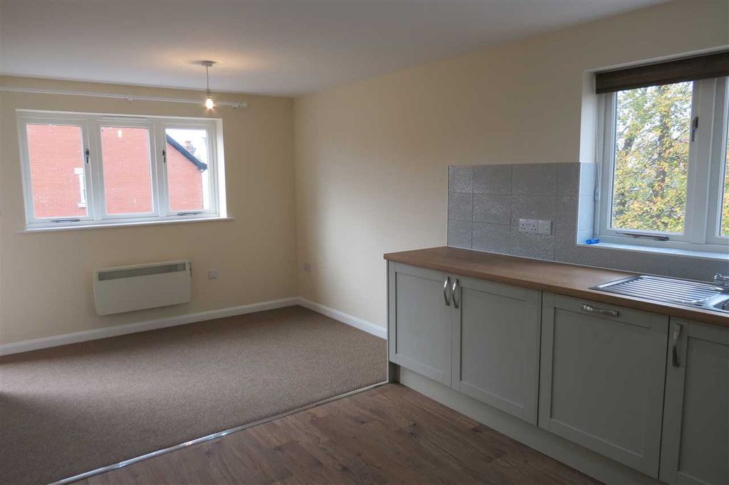 Property photo 2 of 6 Living Area: