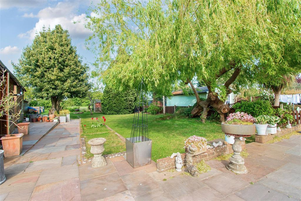 Property photo 3 of 23 Garden