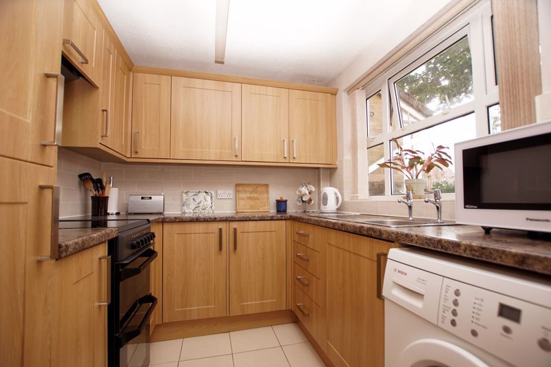 Property photo 2 of 12 Kitchen