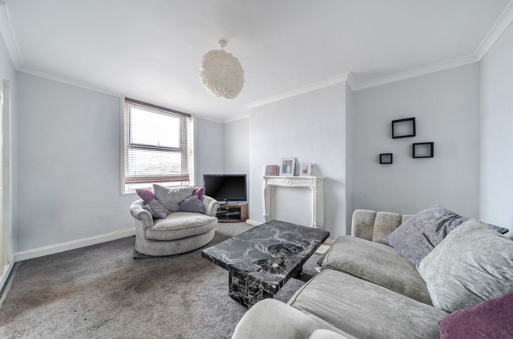 Property photo 2 of 10 1464101-8-6A0c840...