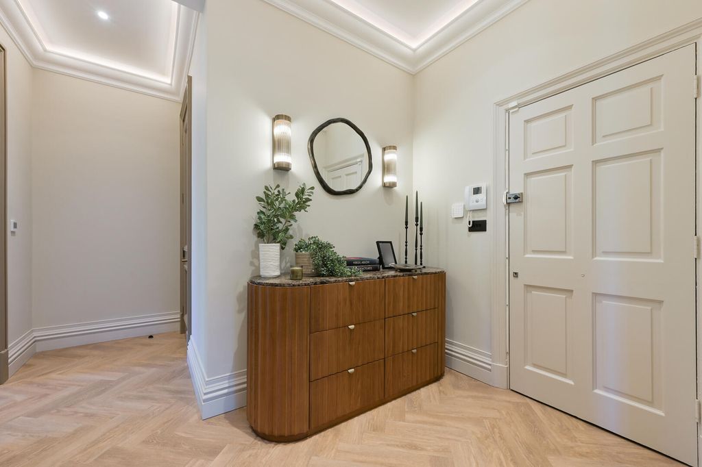 Property photo 2 of 36 Hallway
