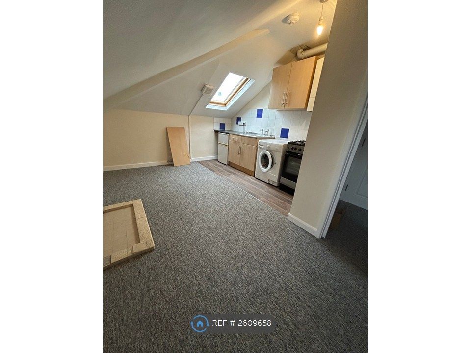 Property photo 3 of 9 Kitchen / Living Space