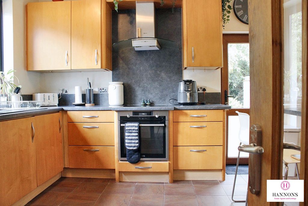 Property photo 3 of 23 Kitchen 