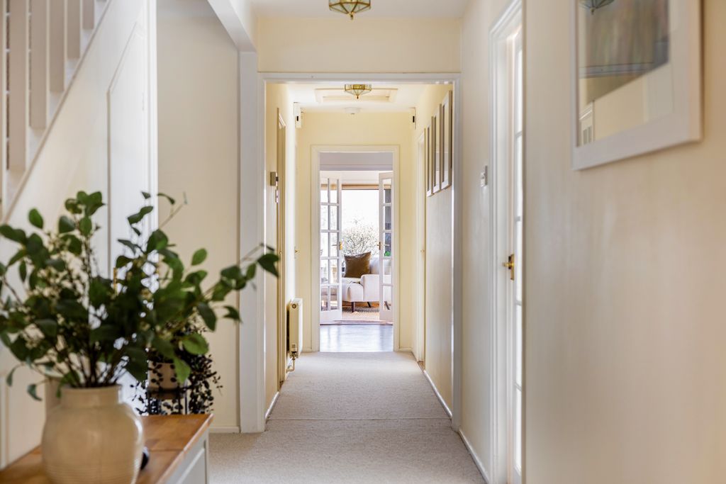 Property photo 3 of 27