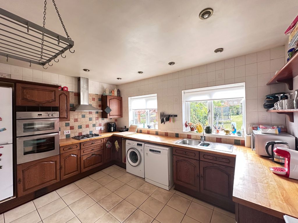 Property photo 3 of 12 4543132