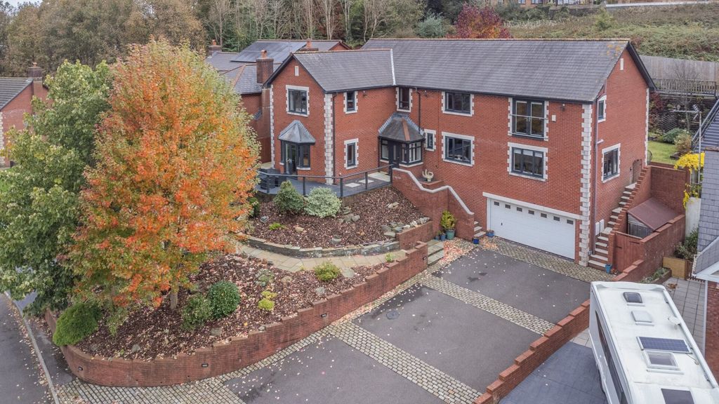 Property photo 1 of 35