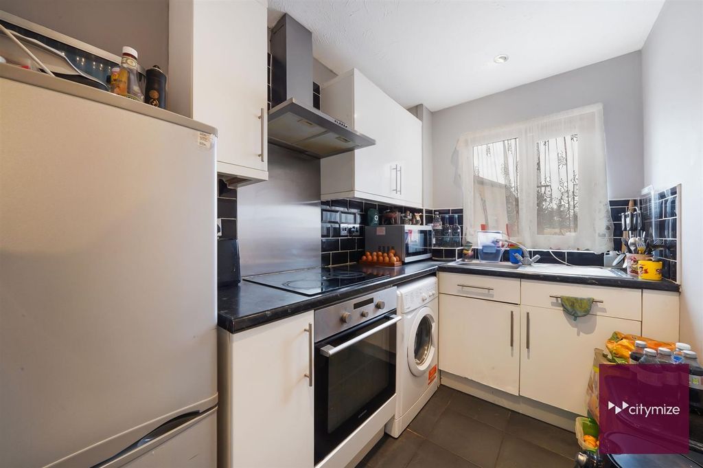 Property photo 2 of 15 Kitchen