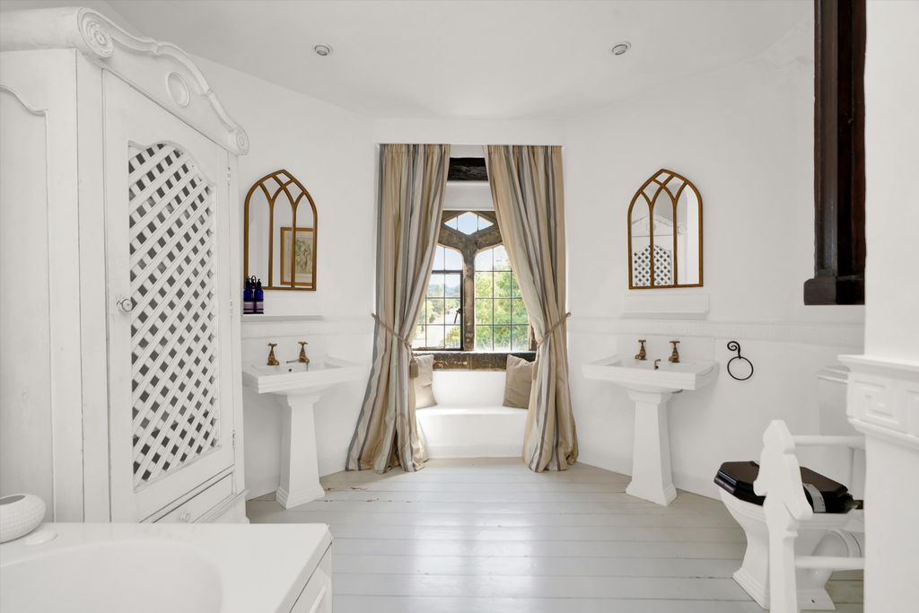 Property photo 2 of 34 Image