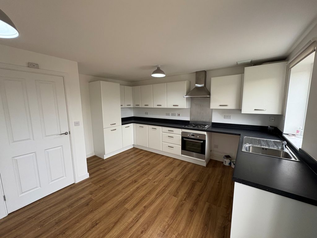 Property photo 3 of 15 Kitchen Aspect 2