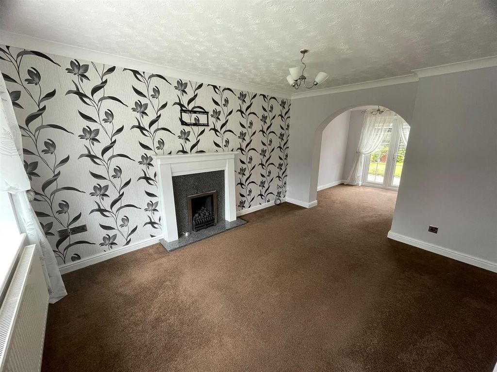Property photo 2 of 13 Lounge.Jpg
