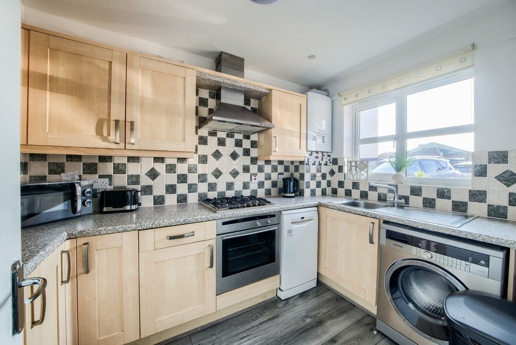 Property photo 2 of 14 Kitchen