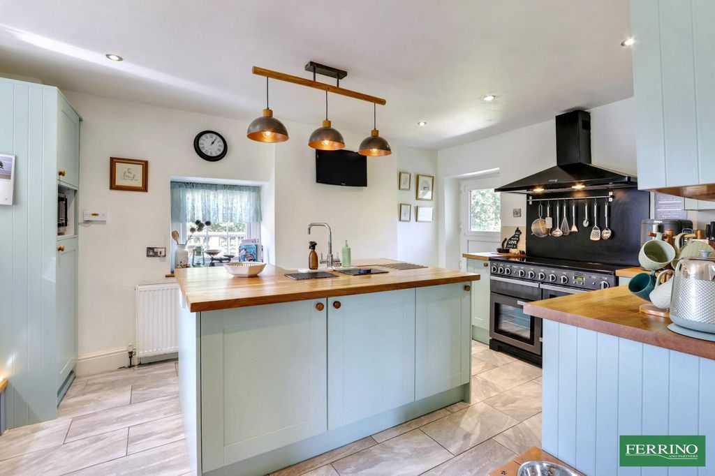 Property photo 2 of 35 Kitchen Breakfast Room