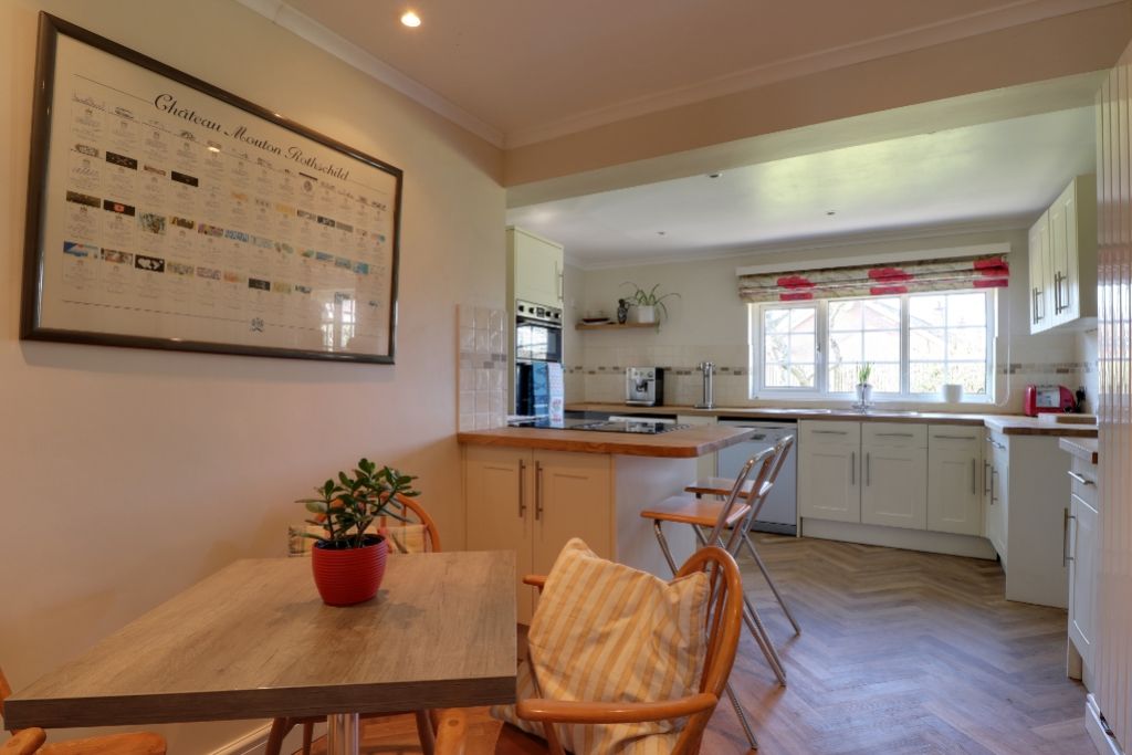 Property photo 3 of 23 Breakfast Kitchen