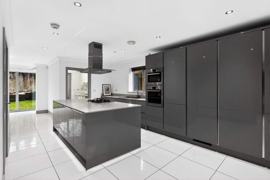 Property photo 1 of 23