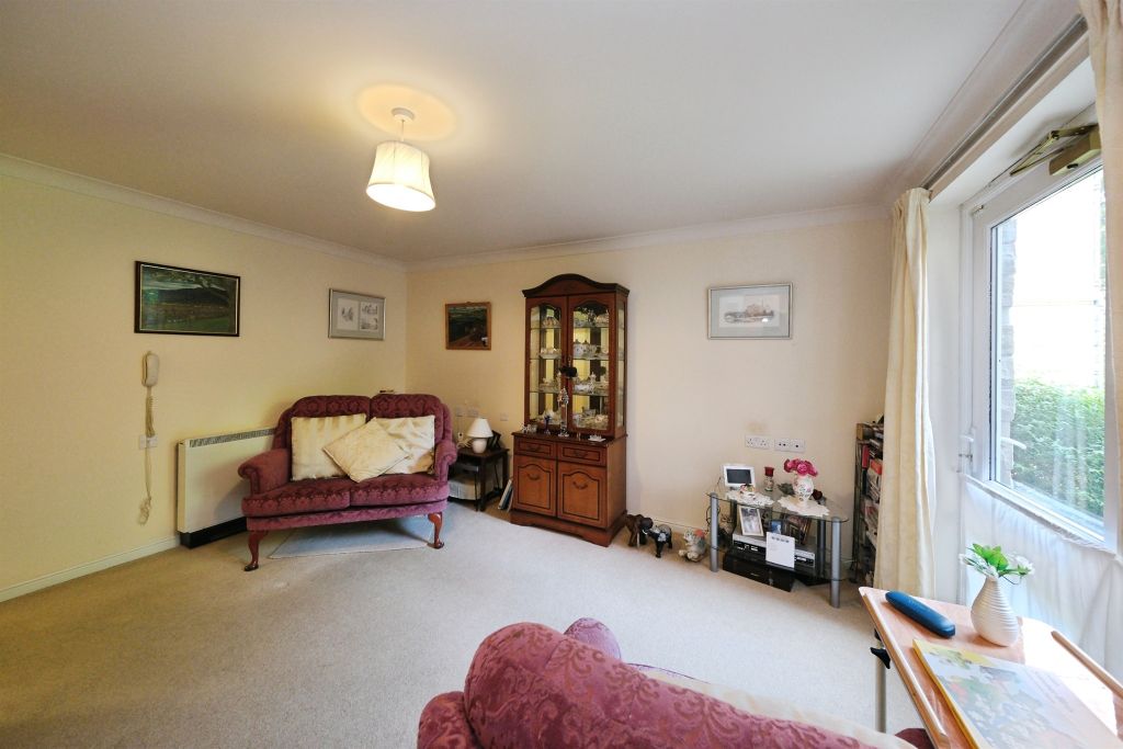 1 bed flat for saleKedleston Close, Belper DE56 photo 4