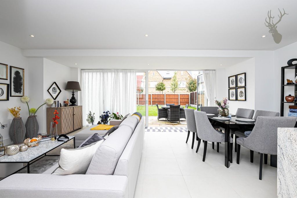 Property photo 2 of 23